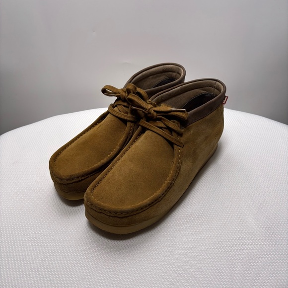 Clarks Other - Clarks Stinson Hi Shoes Size 11